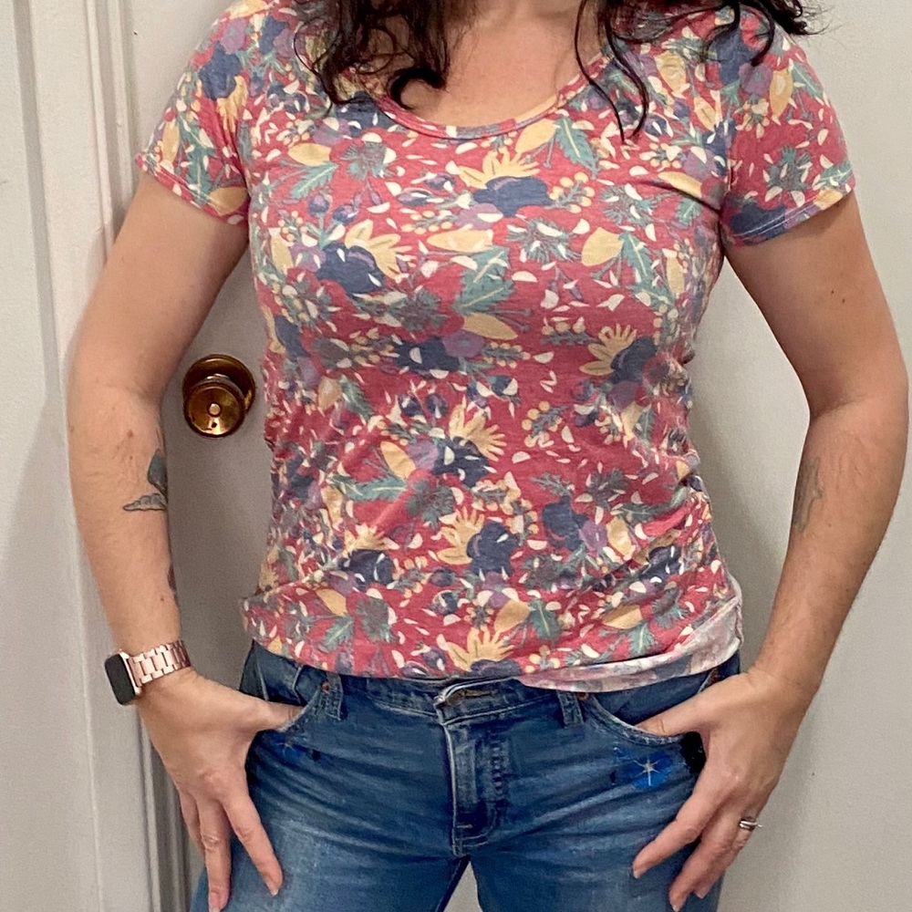 🌸HP🌸 LulaRoe🌸Classic Tee